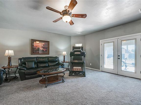 5th image of 1012 N Eunice Ave