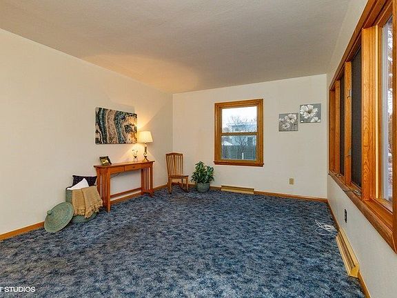 3rd image of 3429 Carlton Dr