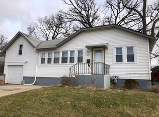 971 Elizabeth St, Elgin, IL 60120