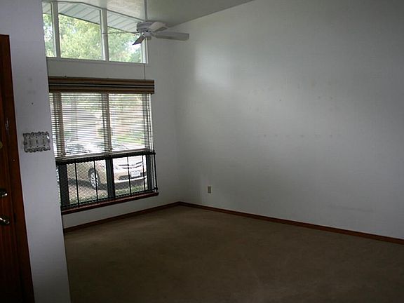 FORMAL LIVING