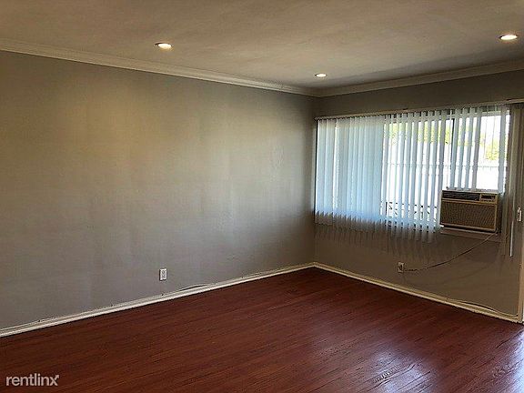 3rd image of 1153 N Gardner St #8