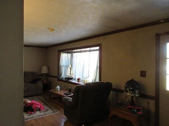 3rd image of 112 Green Ln