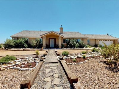 11777 Oxford Rd, Phelan, CA, 92371