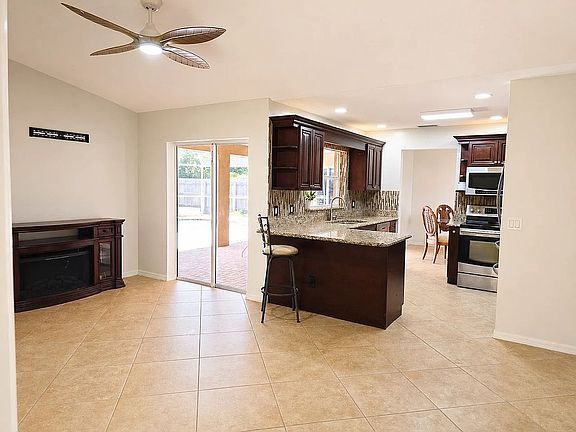5th image of 4116 SW 6th Pl