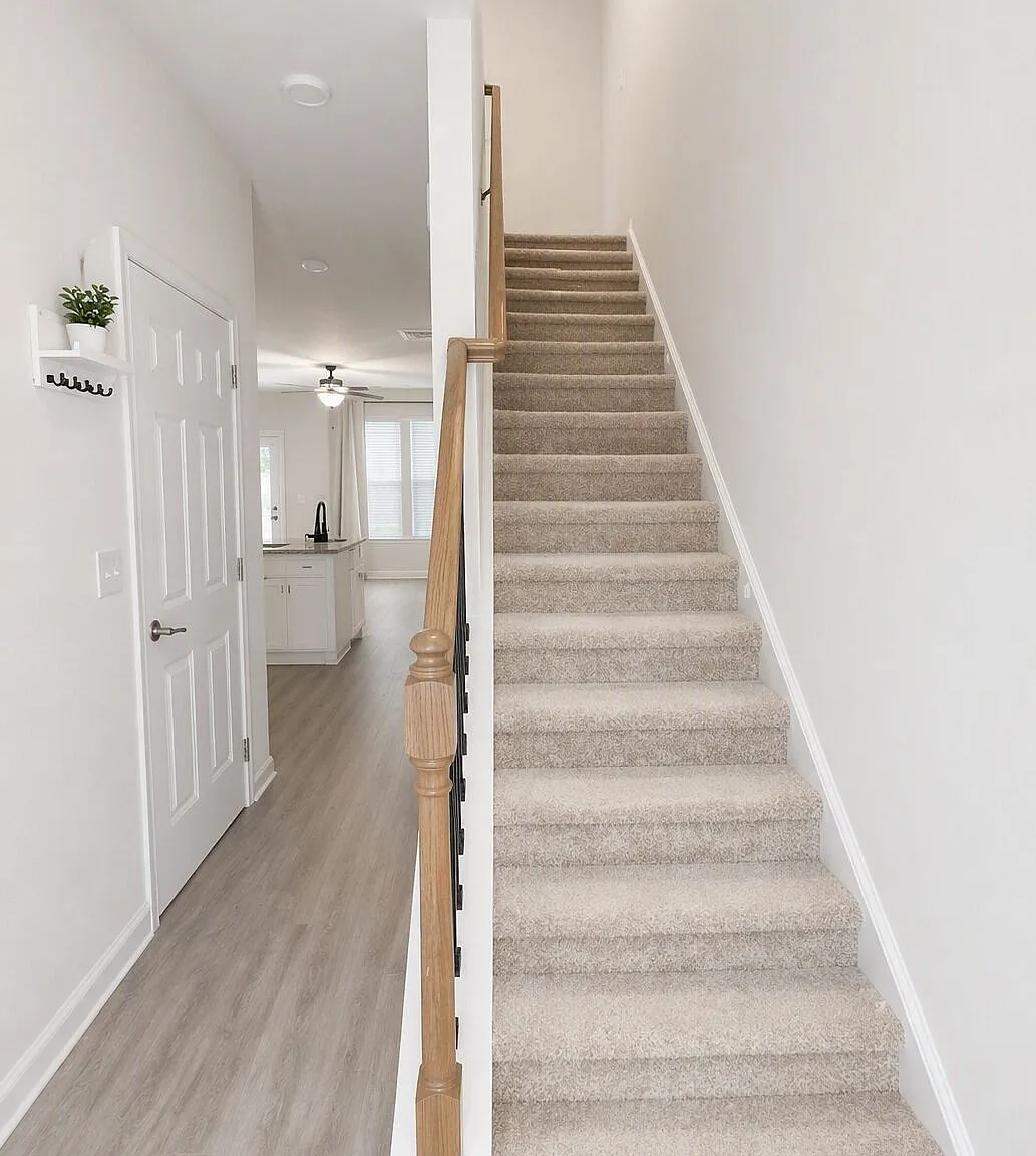 3 bed, 2.5 bath, 1800 sqft, $2,100 — Photo 3