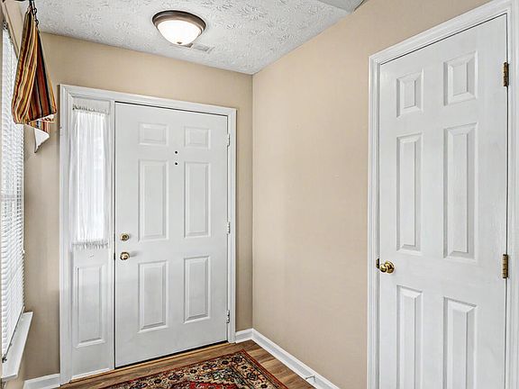5th image of 875 Wyndham Hills Dr