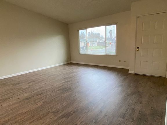 3rd image of 5143 Cherbourg Dr