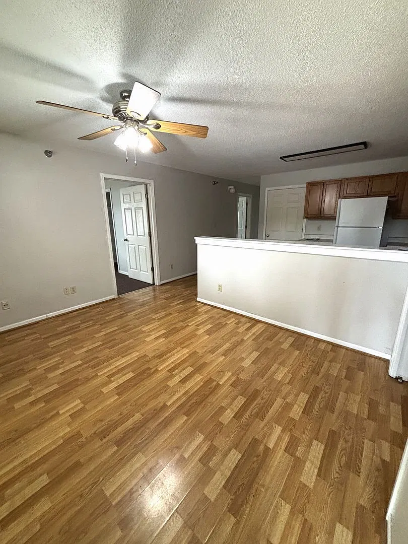 921 W 20th Street — Photo 2