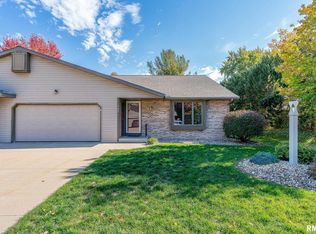 702 Valley View Dr, Fulton, IL 61252