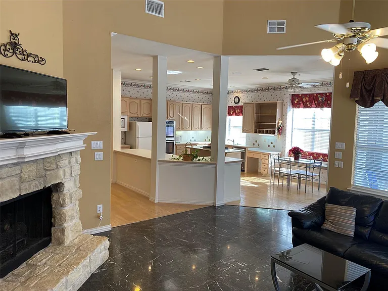 7521 England Dr — Photo 5