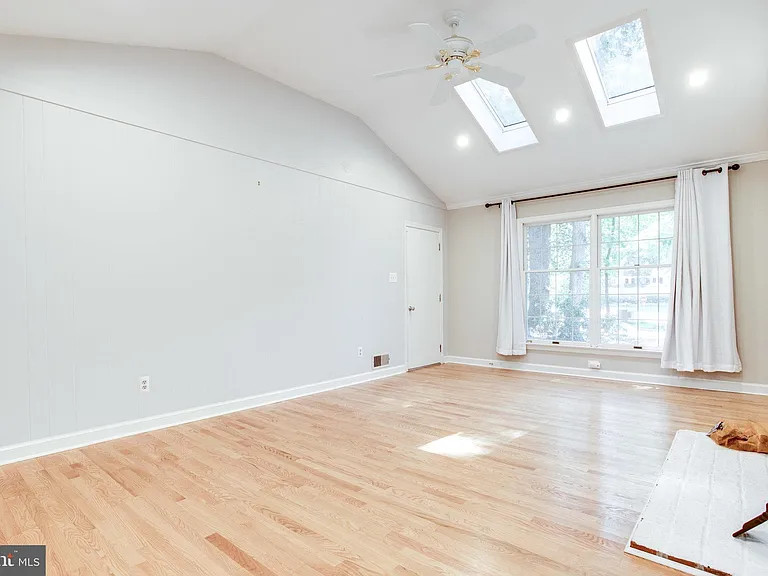 8500 Brook Rd — Photo 17