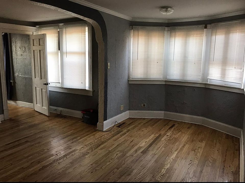 1st image of 615 W Riverview Dr #1