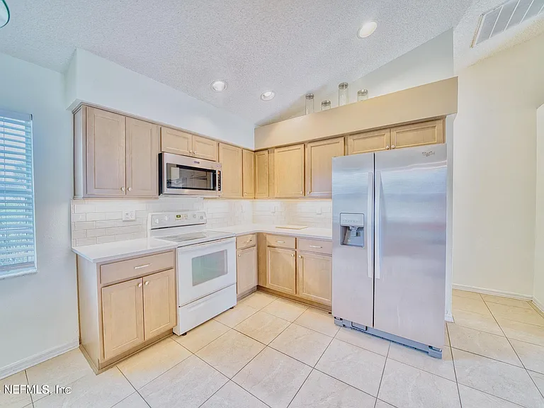 5628 Loma Vista Dr W — Photo 20