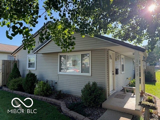 2nd image of 2239 Maple St