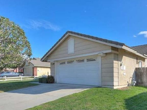 3rd image of 15073 Primrose Ct