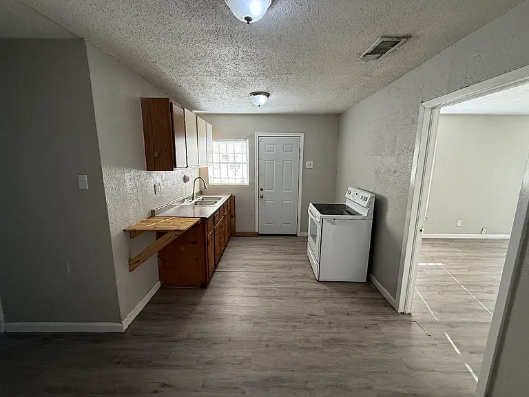 2213 Lea Crest Dr — Photo 5