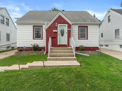1355 S 94th STREET, West Allis, WI, 53214