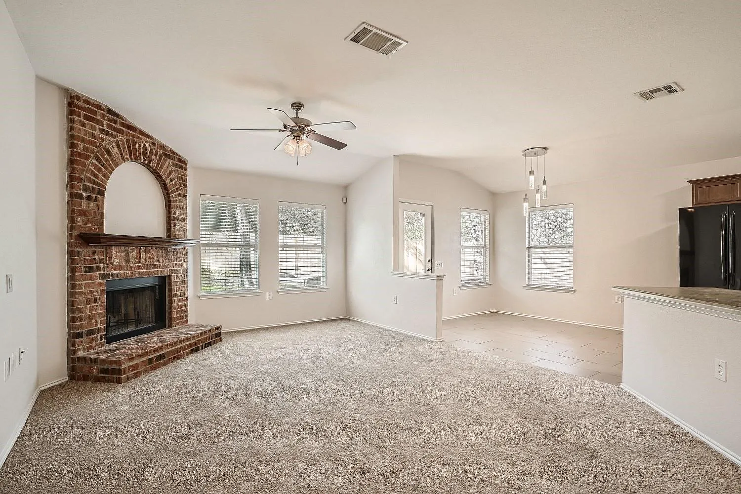 4 bed, 2.0 bath, 1762 sqft, $2,350 — Photo 4