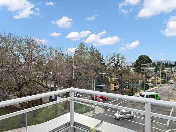 3rd image of 1102 Esquimalt Rd #307