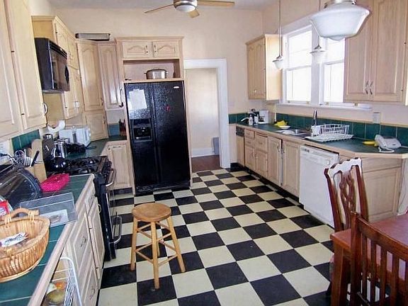 Large kitchen, all appliances