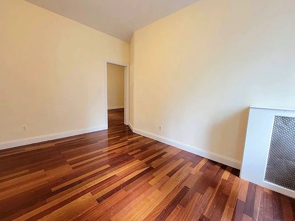 5th image of 408 W 44th St #R