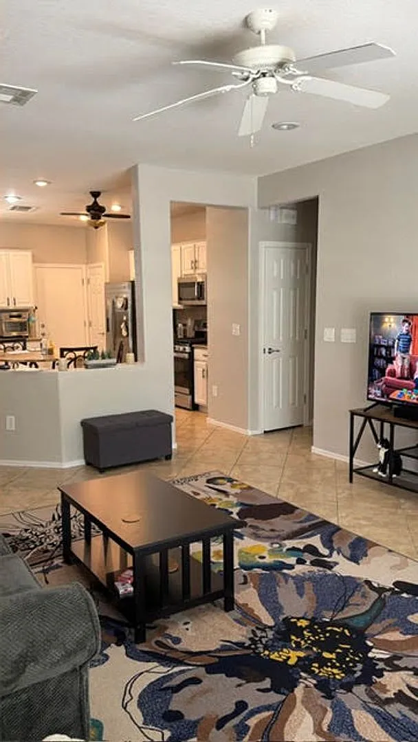 Gorgeous 2Bdrm 2 bath home in Sun City Anthem — Photo 4