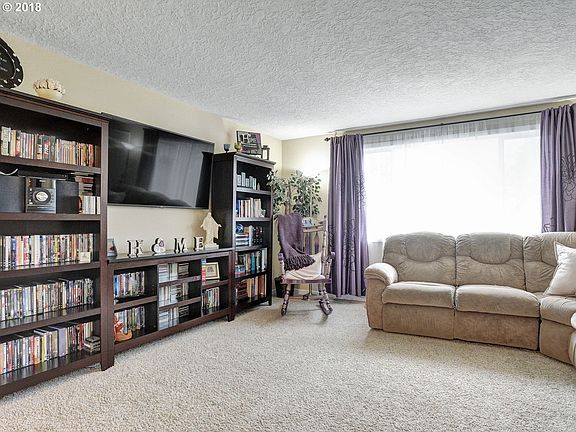 5th image of 815 SE 104th Ave
