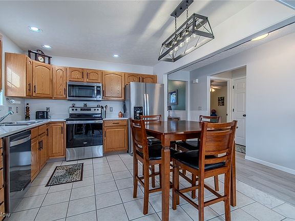 4th image of 551 Heatherwoods Dr