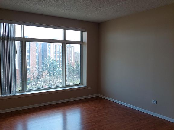 5th image of 855 E 22nd St APT 412