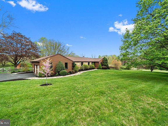 2nd image of 825 William Thomas Dr