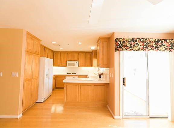 3rd image of 22481 Kent Ave