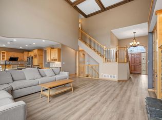 535 Majestic Oaks Ct, Eagan, MN 55123