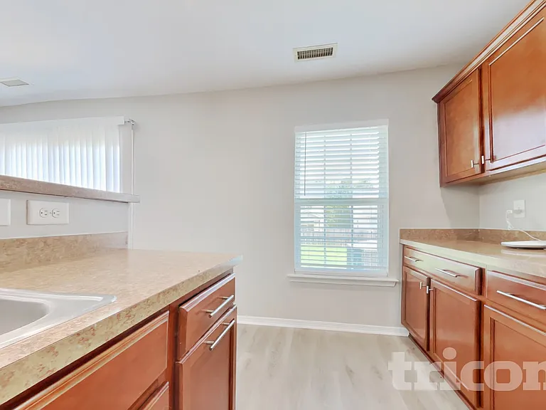 514 Kerriann Ln — Photo 6