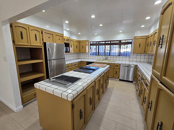 2nd image of 452 Bartlett Ave