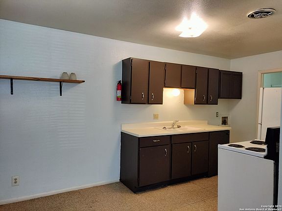 5th image of 5910 Elm Valley