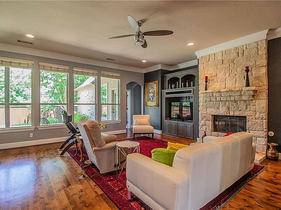 3rd image of 3301 Wildpointe Ct