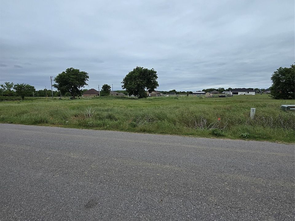 1st image of 4 Lake Estates Dr