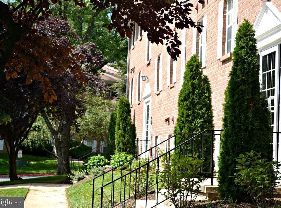 1st image of 1624 Denise Dr APT D