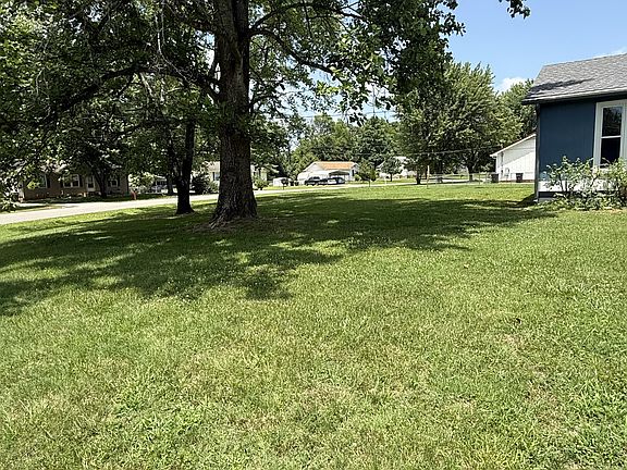 3rd image of 1524 Winding Way Cir