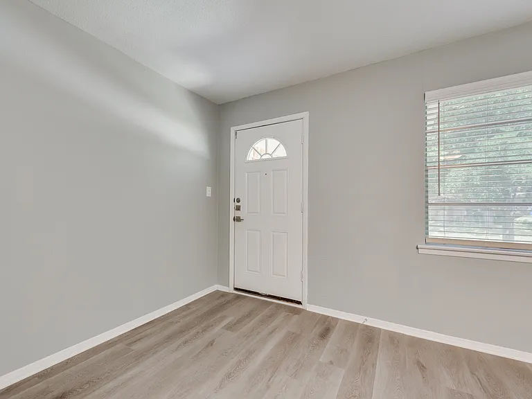 113 N Wisteria St — Photo 9