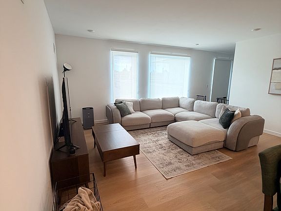 3rd image of 401 Jackson St #Penthouse 5