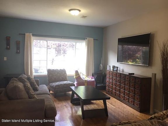 4th image of 158 Corson Ave