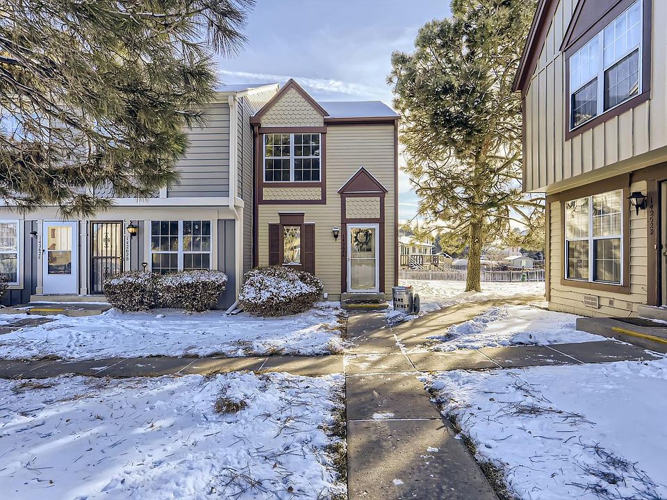 End-unit townhome, backing to a common area and steps away from the neighborhood pool.