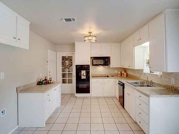 5th image of 4612 Redondo St