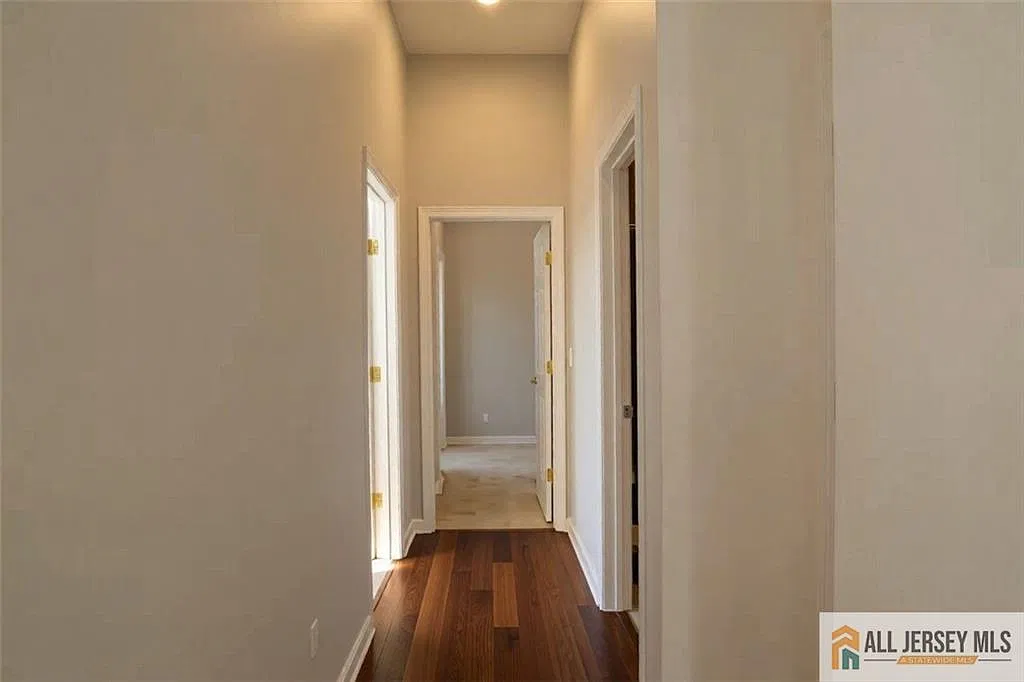 2 bed, 1.0 bath, $1,300 — Photo 2