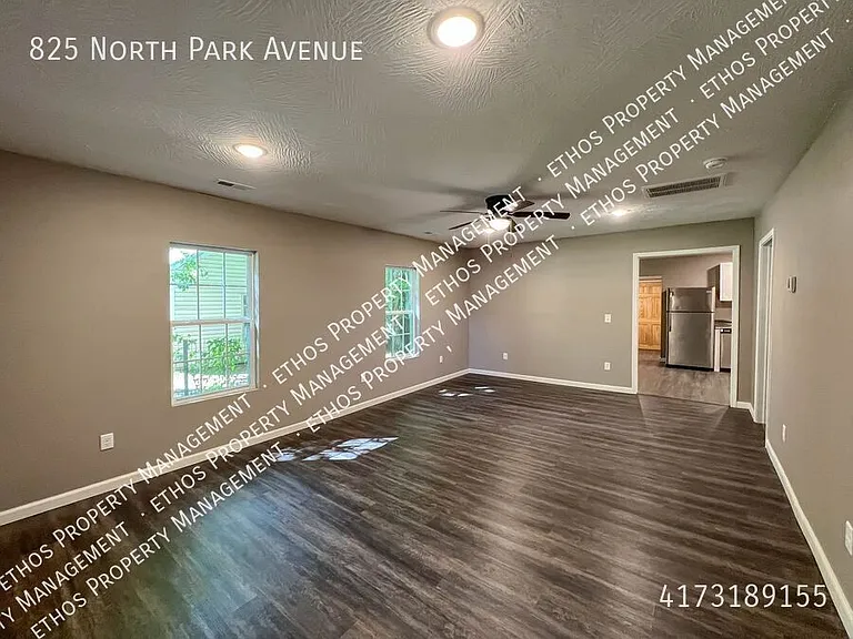 825 N Park Ave — Photo 2