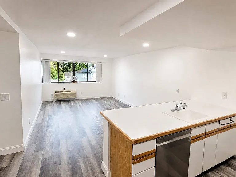 55 Clinton Pl — Photo 6