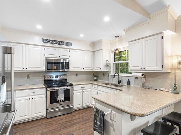 3rd image of 11 Thirsk Ln