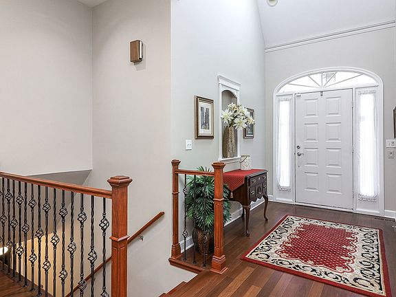 2nd image of 1020 Cherrywood Ln