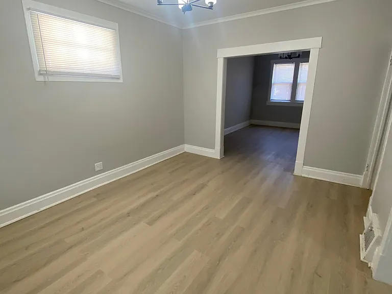 229 E Oakland St — Photo 4